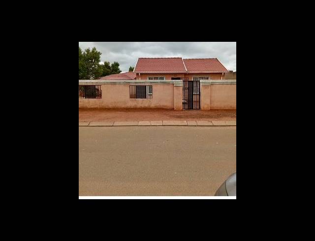 2 BEDROOM HOUSE FOR SALE IN PROTEA GLEN EXT